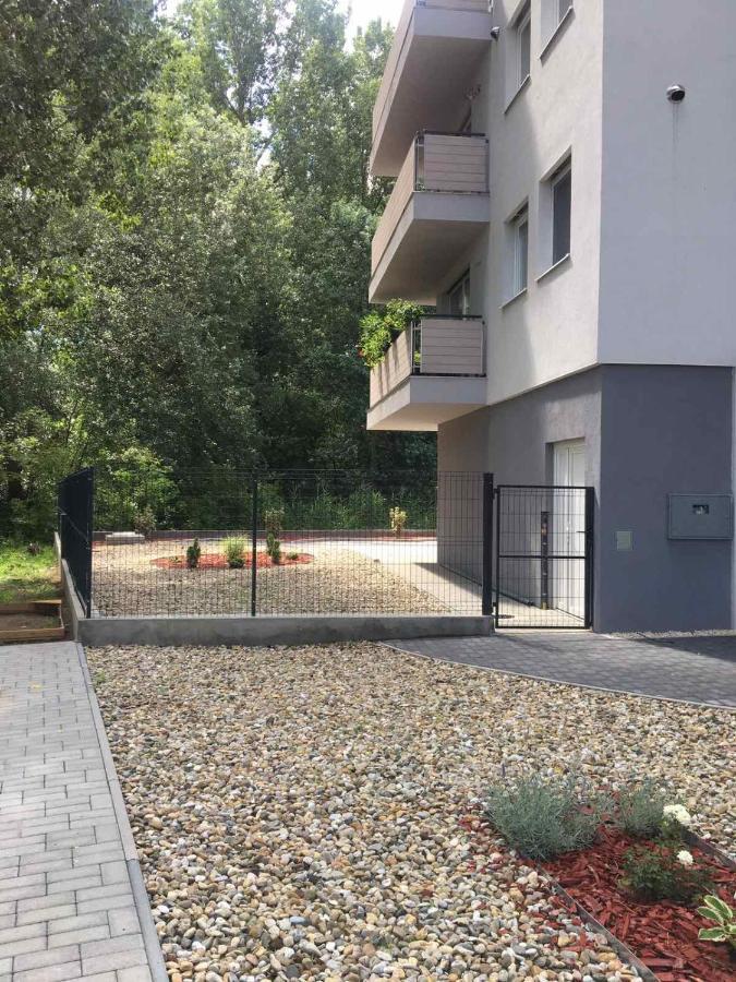Thermal Forest Apartment Kiskunhalas Luaran gambar